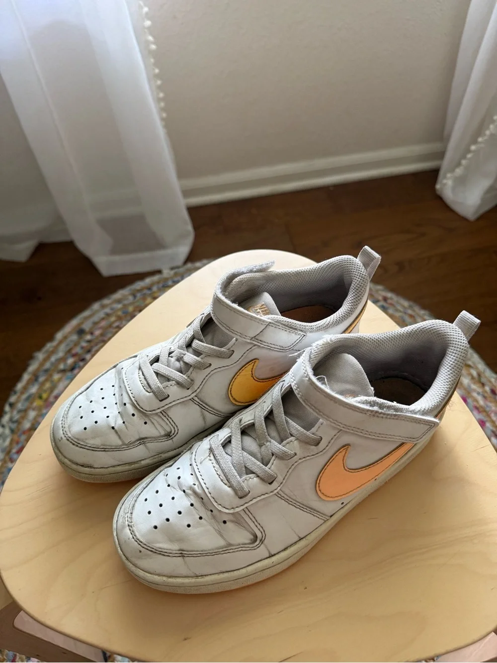 Nike kids white